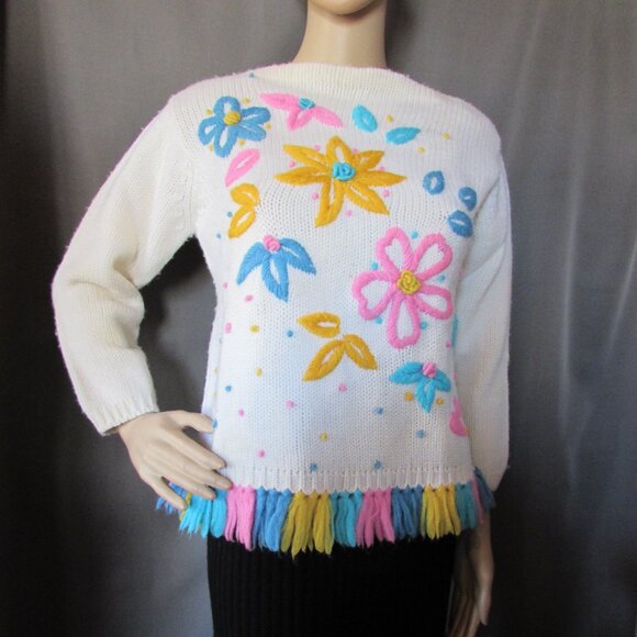 SALEVintage Groovy Sweater Embroidered Flowers Fully Fashioned Made in Hong Kong - Picture 2 of 12